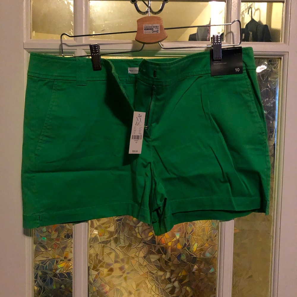 NWT New York & Co  green 3" shorts Size 10